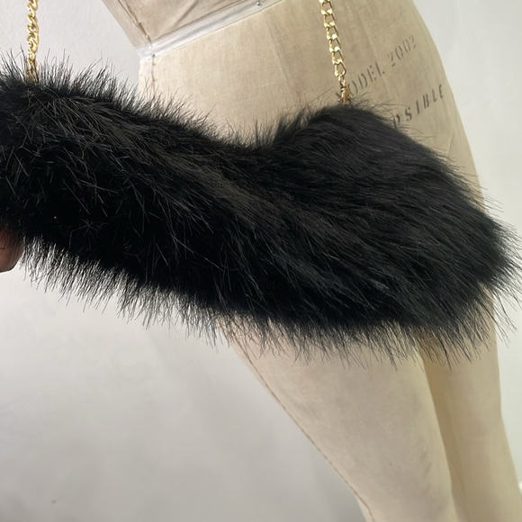 Faux Fur Crossbody Handbag - Picture 6 of 10